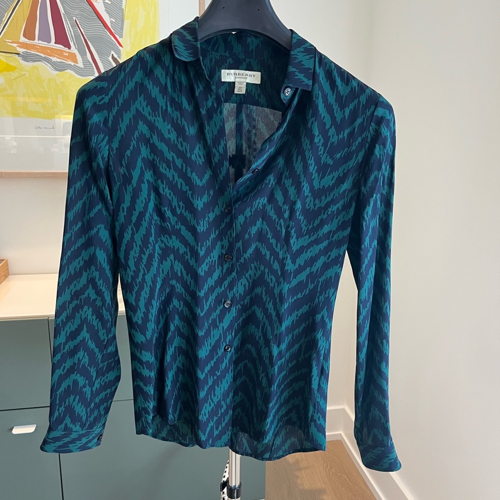 🖤 Burberry silk blouse